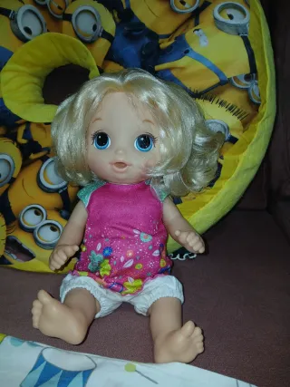 Muñeca que habla y baila