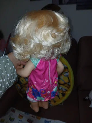 Muñeca que habla y baila