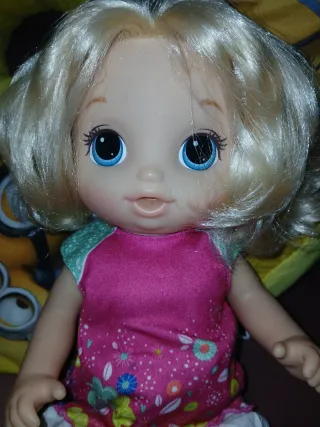 Muñeca que habla y baila