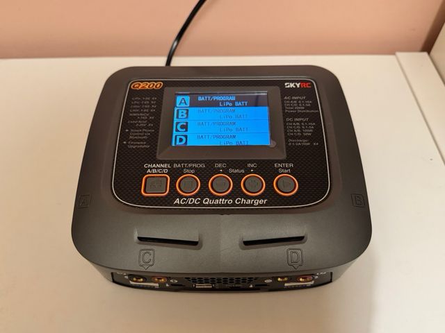 Cargador SkyRC Q200 Quattro AC/DC