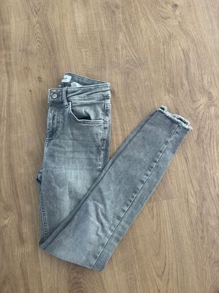 Pantalones grises Only