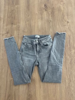 Pantalones grises Only