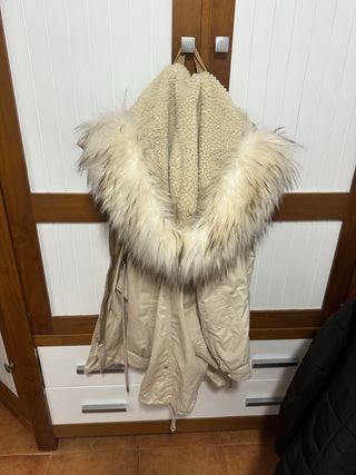 Chaquetón borrego beige con capucha