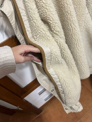 Chaquetón borrego beige con capucha