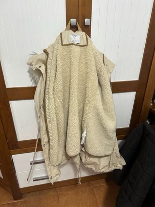 Chaquetón borrego beige con capucha