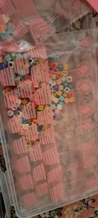 Materiale per realizzare braccialetti e collanine