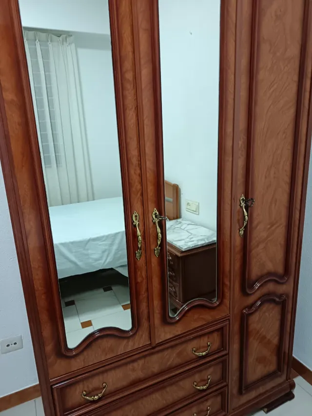 Armario clásico madera con espejos