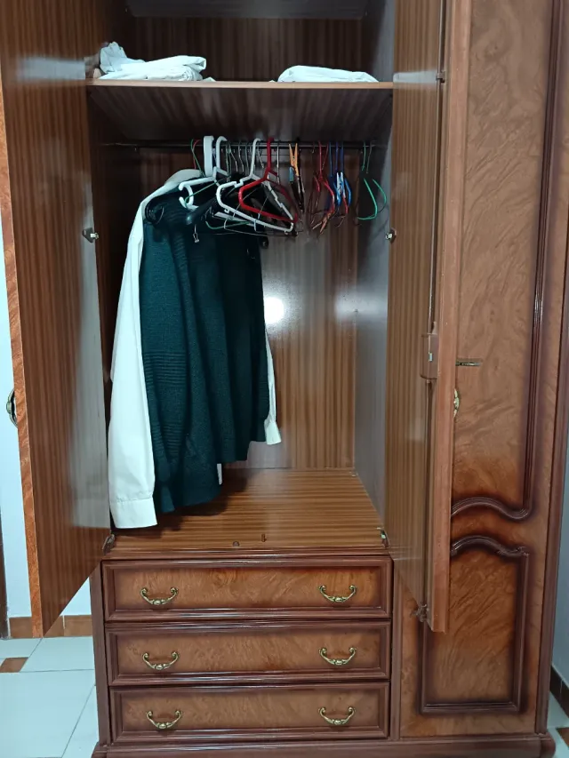 Armario clásico madera con espejos