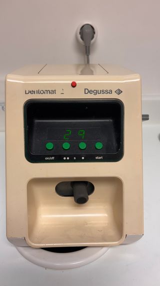 Polimerizadora Degussa Dentomat 2