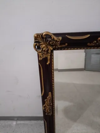 Espejo Antiguo de madera con marco dorado
