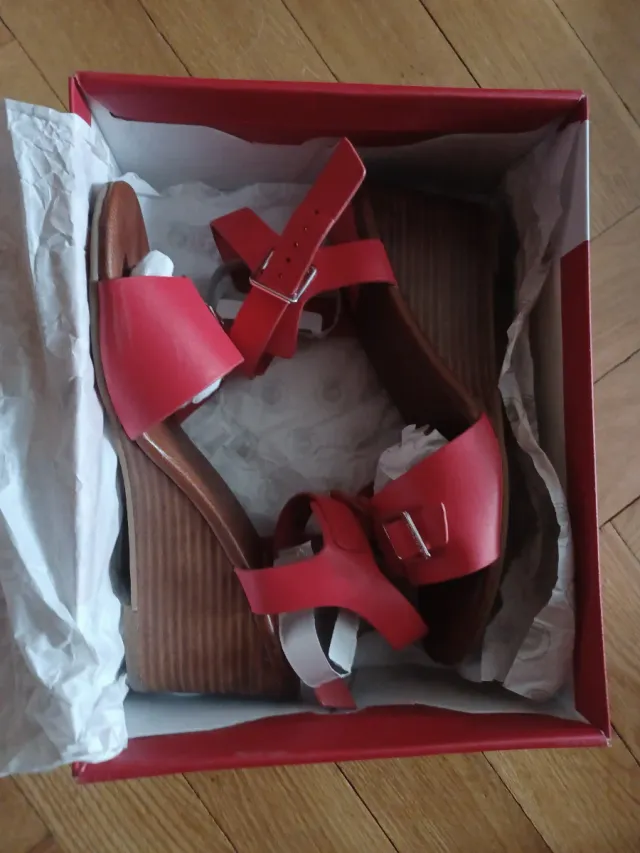 Sandalias Kickers Piel Rojas y Marrones