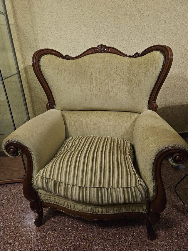 Sofá y sillones de tela y madera vintage