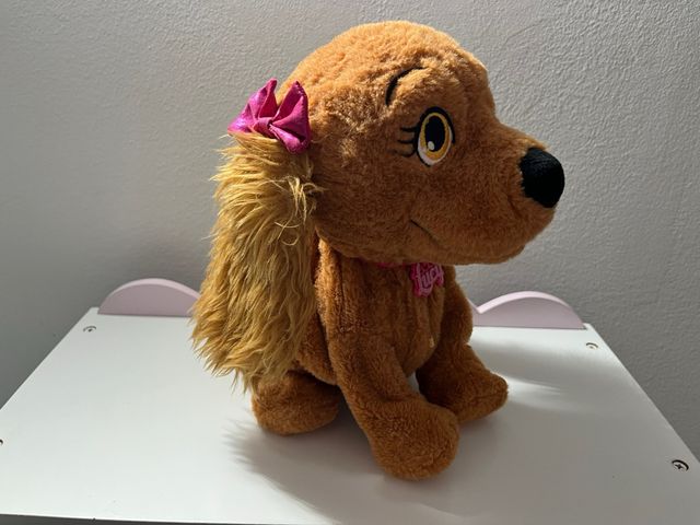 Perrita Lucy canta y baila