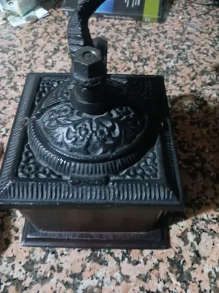 Molino de café antiguo manual