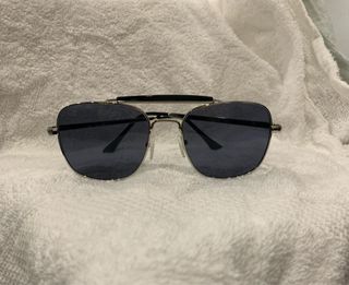 Gafas de sol aviador plateadas y negras