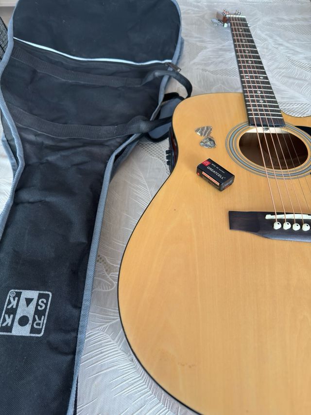 Guitarra Acústica con Funda