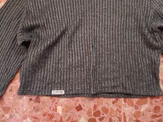 Jersey gris plateado de cuello alto