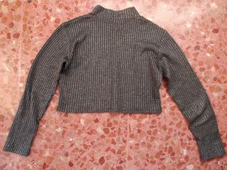 Jersey gris plateado de cuello alto