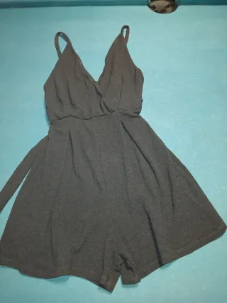 Mono corto negro con cinturón