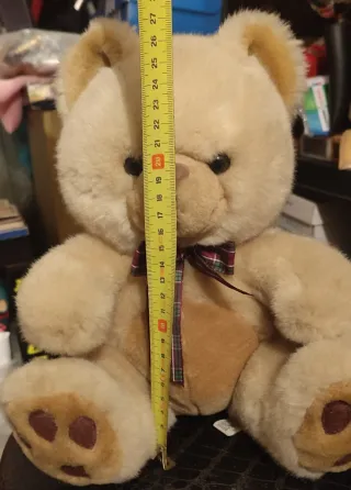 Urso de peluche com laço xadrez