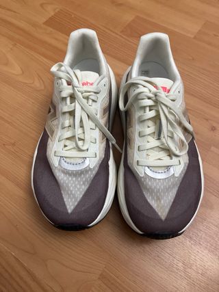 New Balance FuelCell Rebel v5 Marrón/Blanco