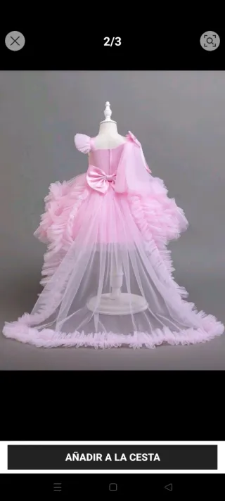 Vestido rosa con volantes y cola