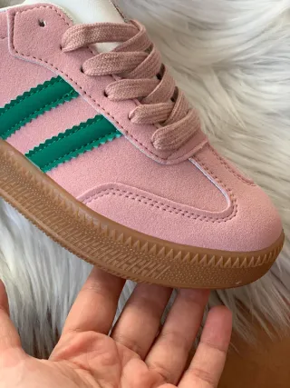 Zapatillas rosas y verdes. Número 40