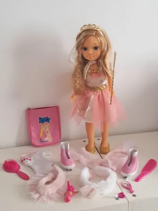 Nancy Patinadora con Accesorios
