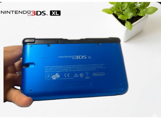 Nintendo 3DS XL Blu con giochi: FIFA 15 e Pokémon