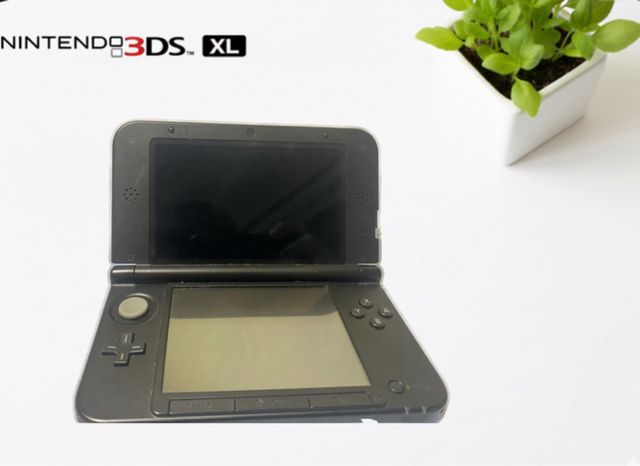 Nintendo 3DS XL Blu con giochi: FIFA 15 e Pokémon
