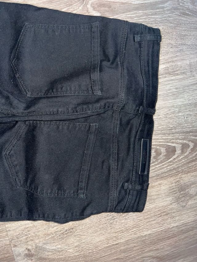 Vaqueros negros de tiro alto