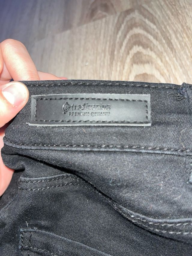 Vaqueros negros de tiro alto