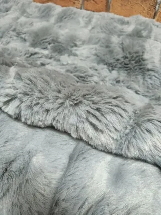 Tappeto peluto a pelo lungo grigio chiaro 90x90 cm