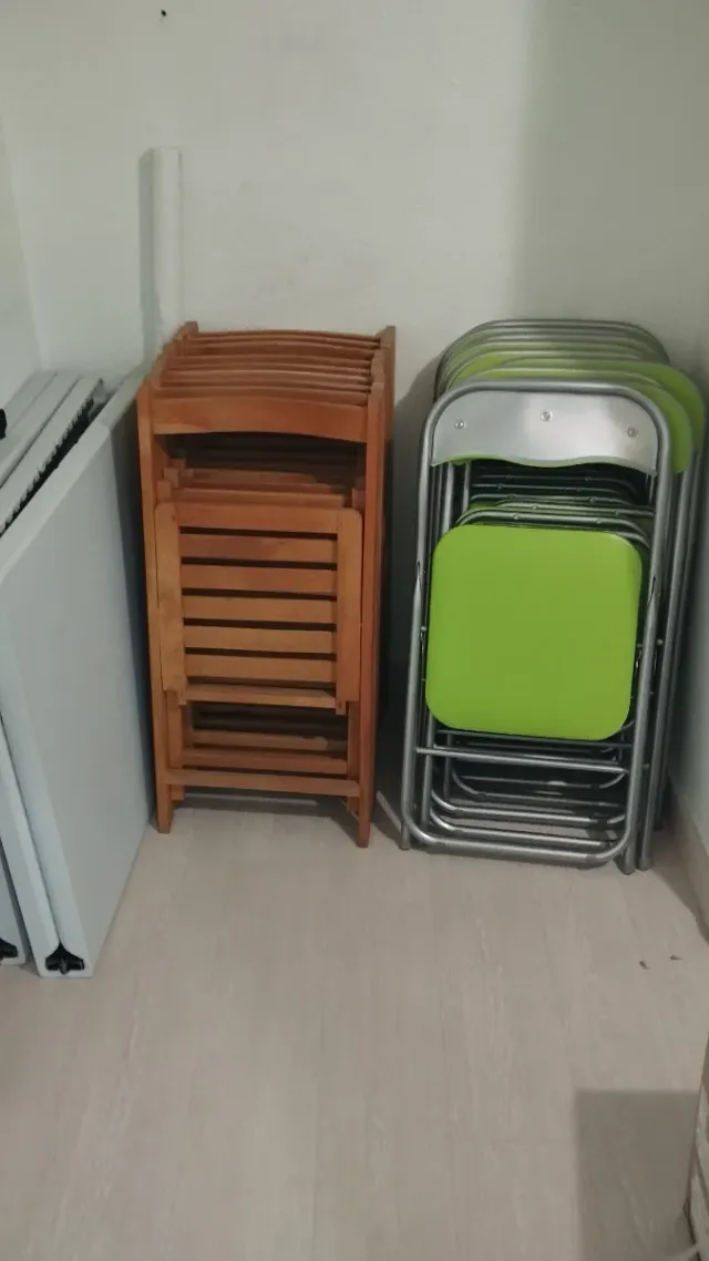 Silla plegable verde tacto cuero y madera