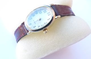 Reloj Advance Dorado y Marrón con Correa Nueva