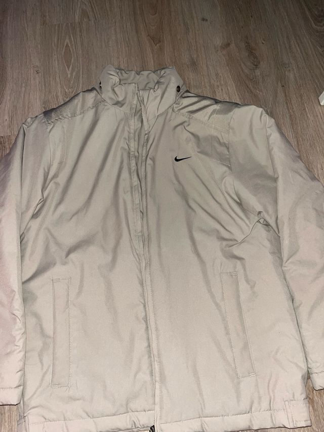 Chaqueta Nike Beige