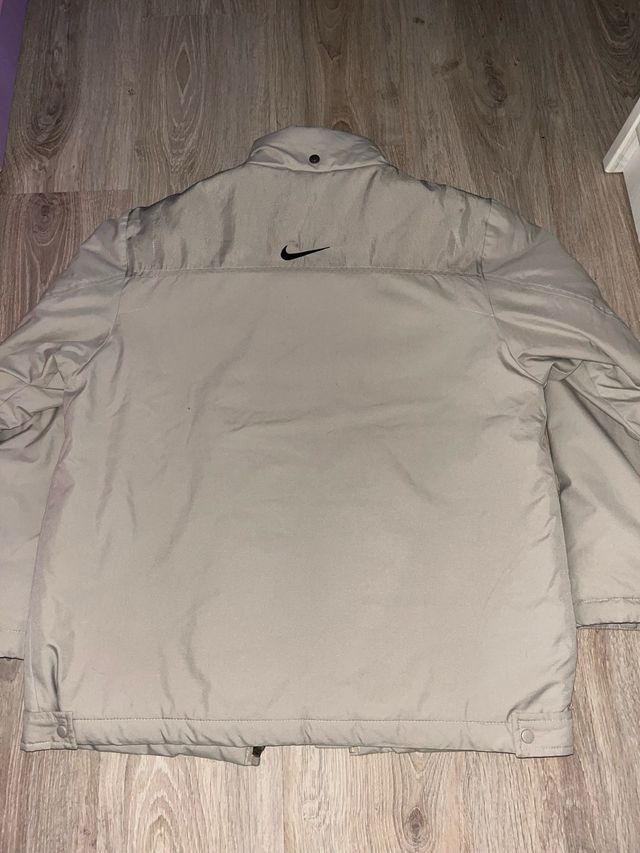 Chaqueta Nike Beige