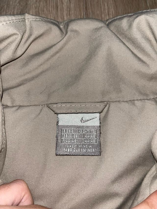 Chaqueta Nike Beige