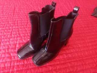 Pack Botas y Botines Negros Con Muy Poco Uso