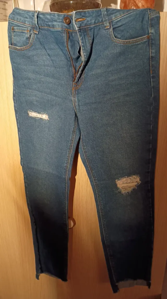 Pantalón vaquero efecto roto