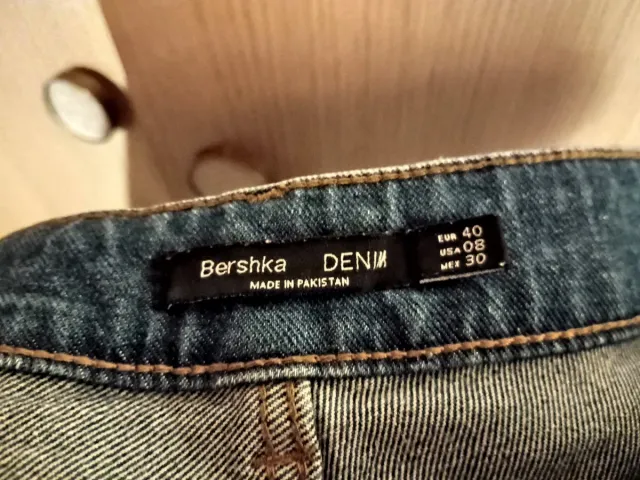 Pantalón vaquero efecto roto