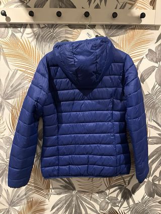 Chaqueta CMP azul y lila con capucha