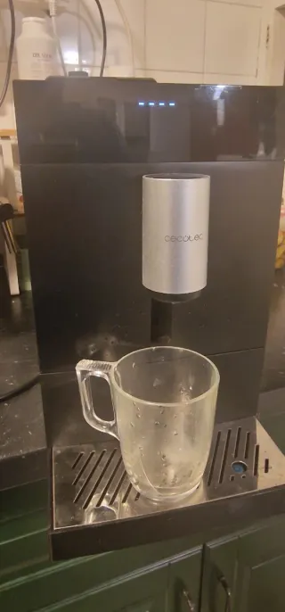 Cafetera automatica cecotec. Muele cafe .