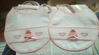 2 Baberos Personalizados con Nombre y dibujos.