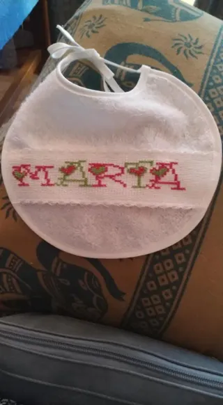 2 Baberos Personalizados con Nombre y dibujos.