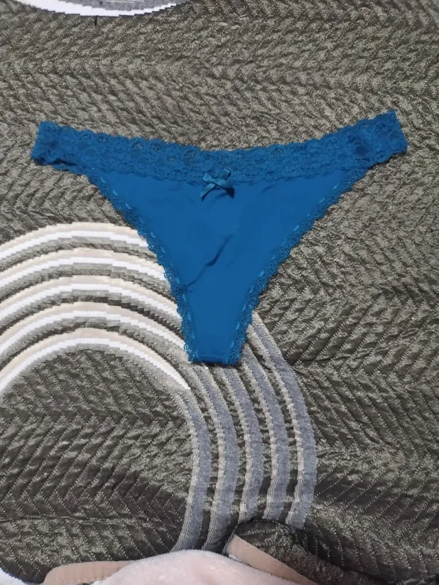 Braga y tanga azul con encaje