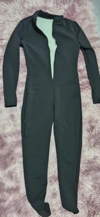 Mono negro largo con cremallera