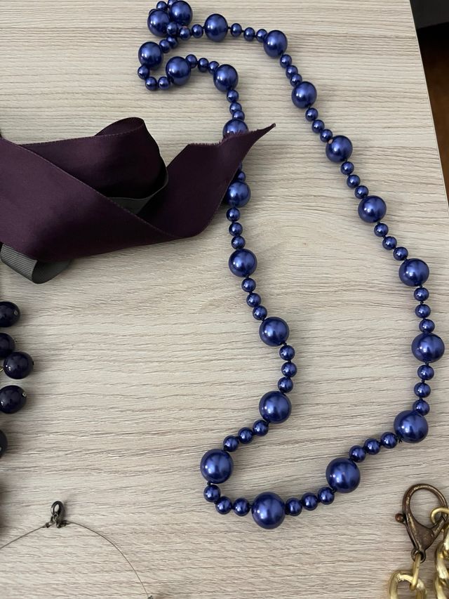 Lote bisutería collares, pulseras y llaveros