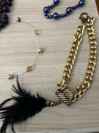 Lote bisutería collares, pulseras y llaveros