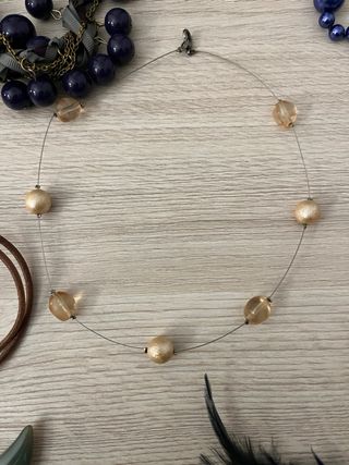 Lote bisutería collares, pulseras y llaveros